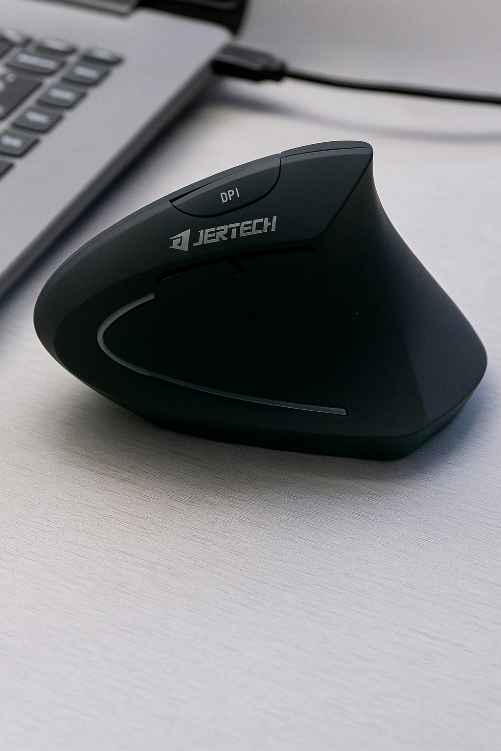 Mouse ergonómico recargable